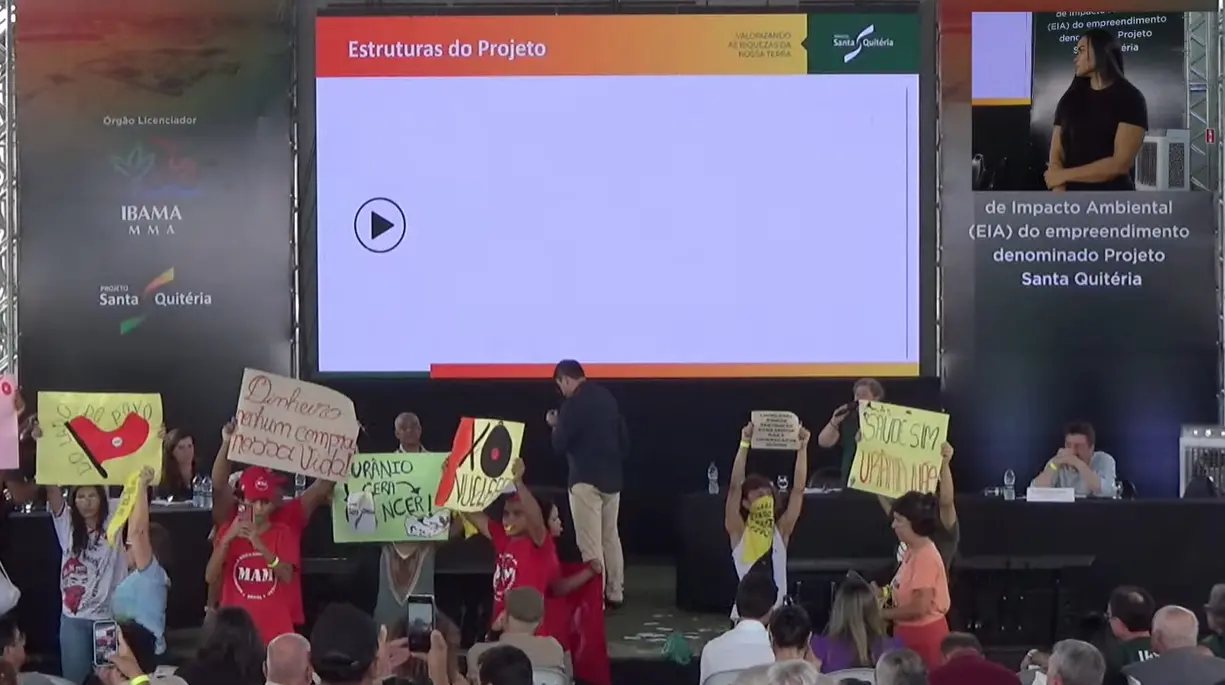 Manifestantes na audiência