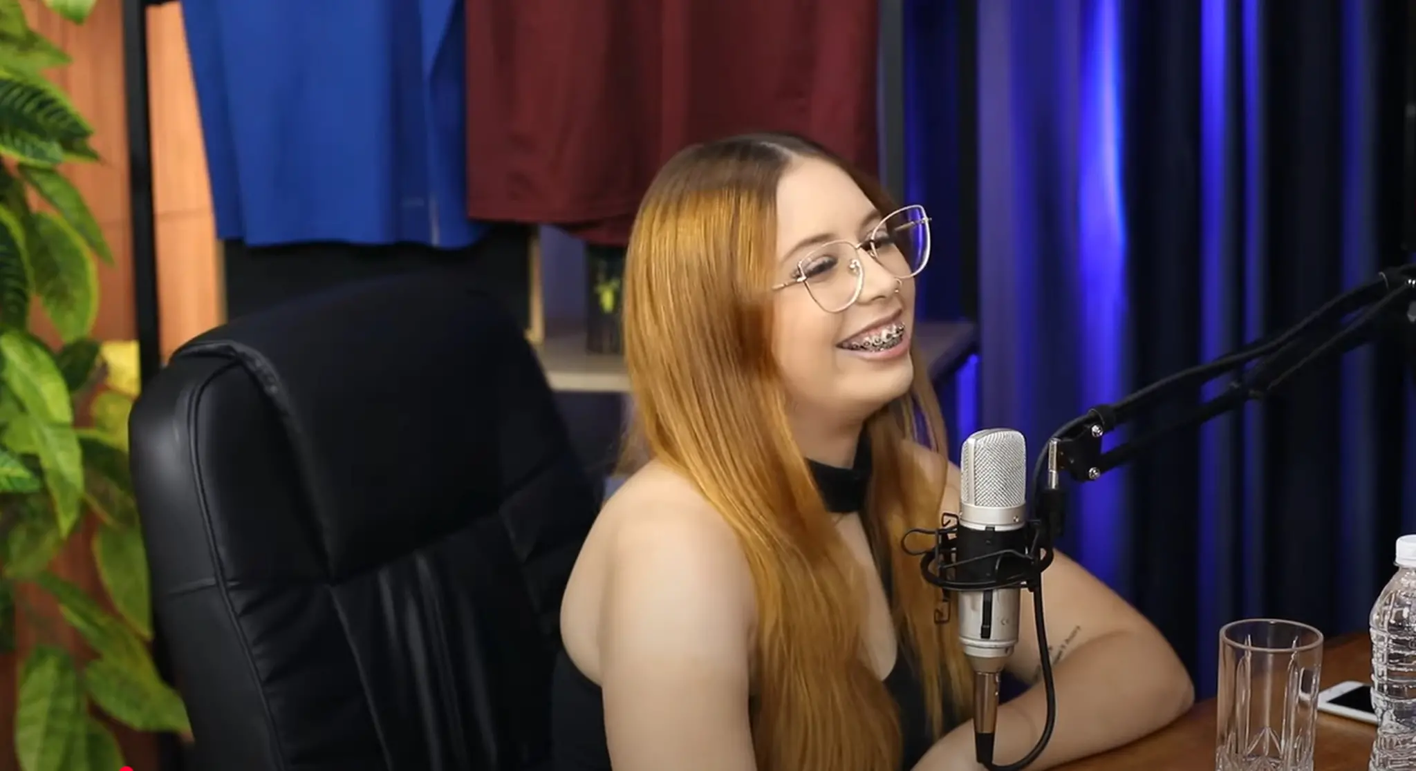 Foto de Luana Santos, jovem que fingia ser jornalista da ESPN, em podcast