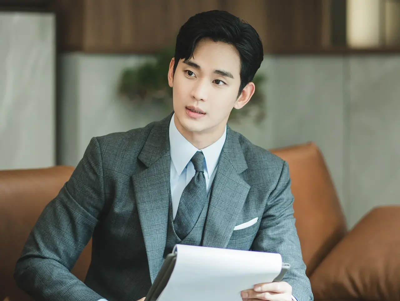 Ator sul-coreano Kim Soo-hyun. Ator sul-coreano Kim Soo-hyun quebra silêncio e se pronuncia sobre polêmica com Kim Sae-ron