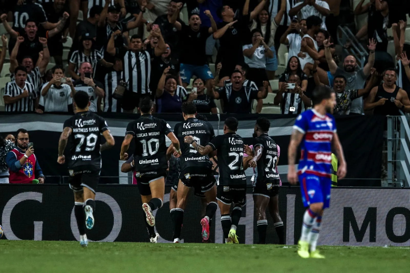 Jogadores do Vozão comemorando gol no 2º tempo