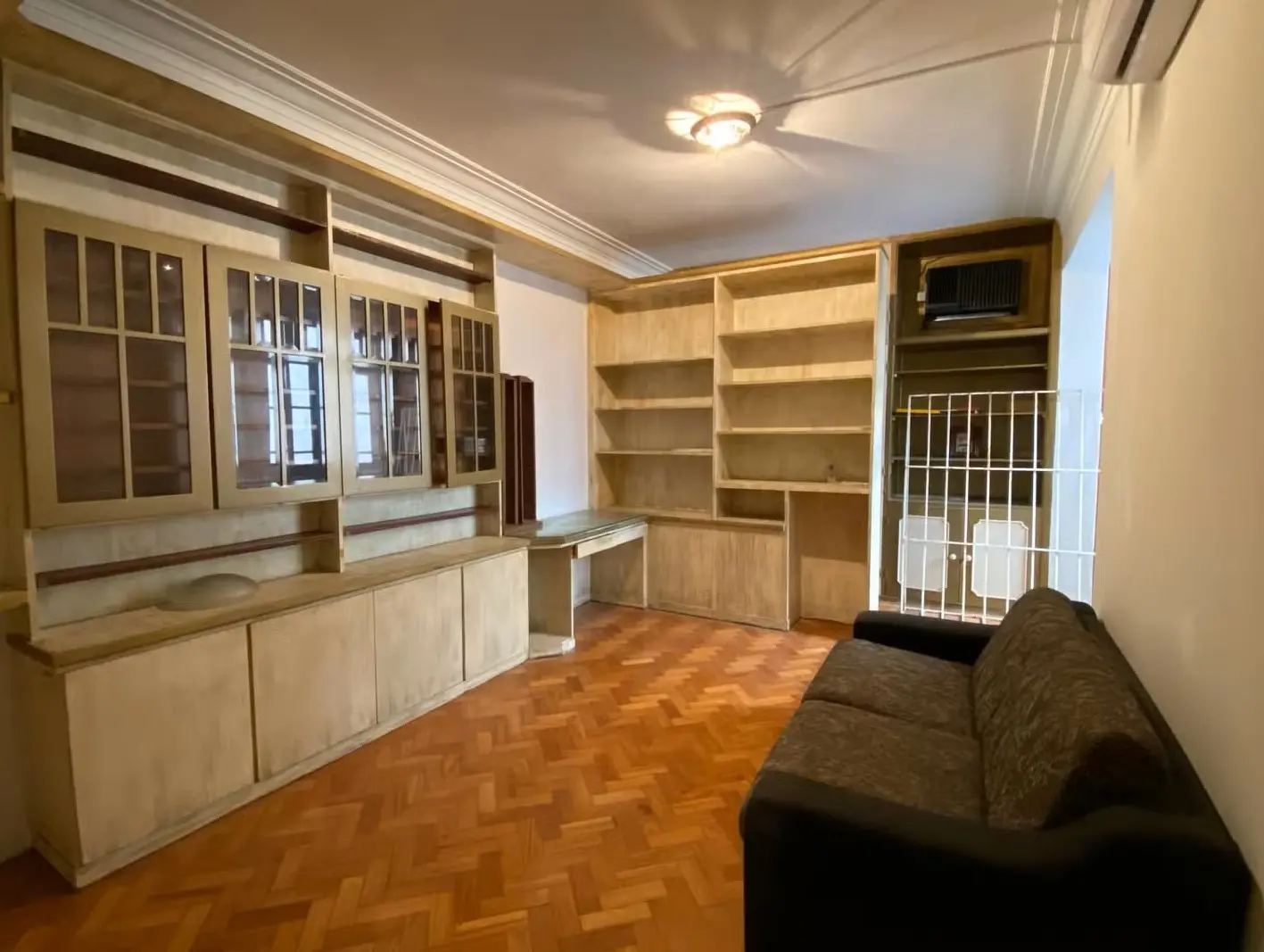 Foto de apartamento onde Renato Russo morou e agora está à venda no Rio de Janeiro