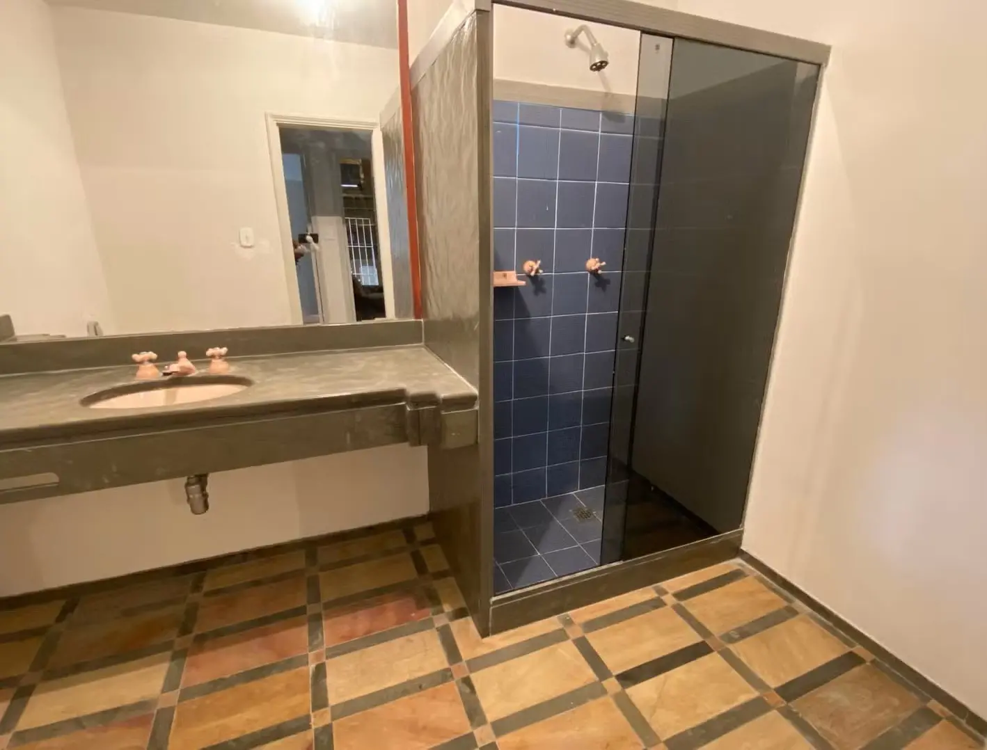 Foto de apartamento onde Renato Russo morou e agora está à venda no Rio de Janeiro