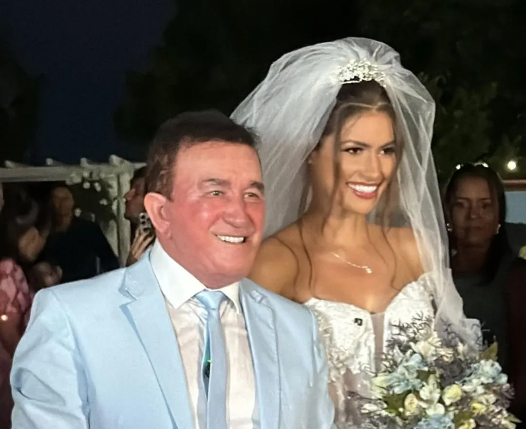 Fotos do casal foram registradas por convidados