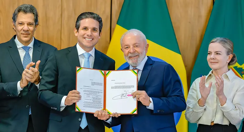 Equipe econômica de Lula entrega projeto de lei ao Congresso