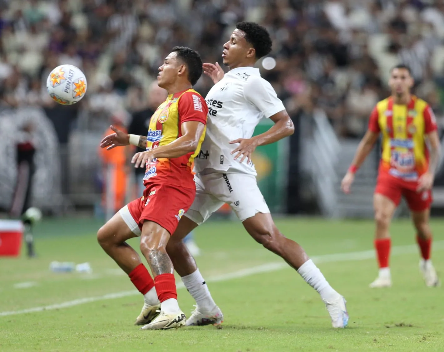 Ceará e Juazeirense se enfrentam na Copa do Nordeste.