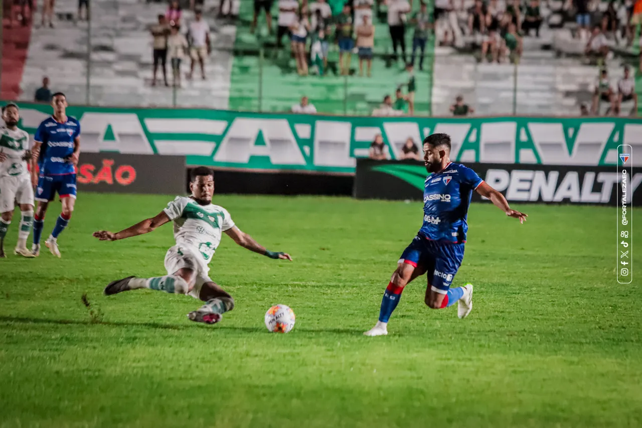 O Fortaleza perdeu a chance de garantir vaga antecipada ao perder para o Sousa