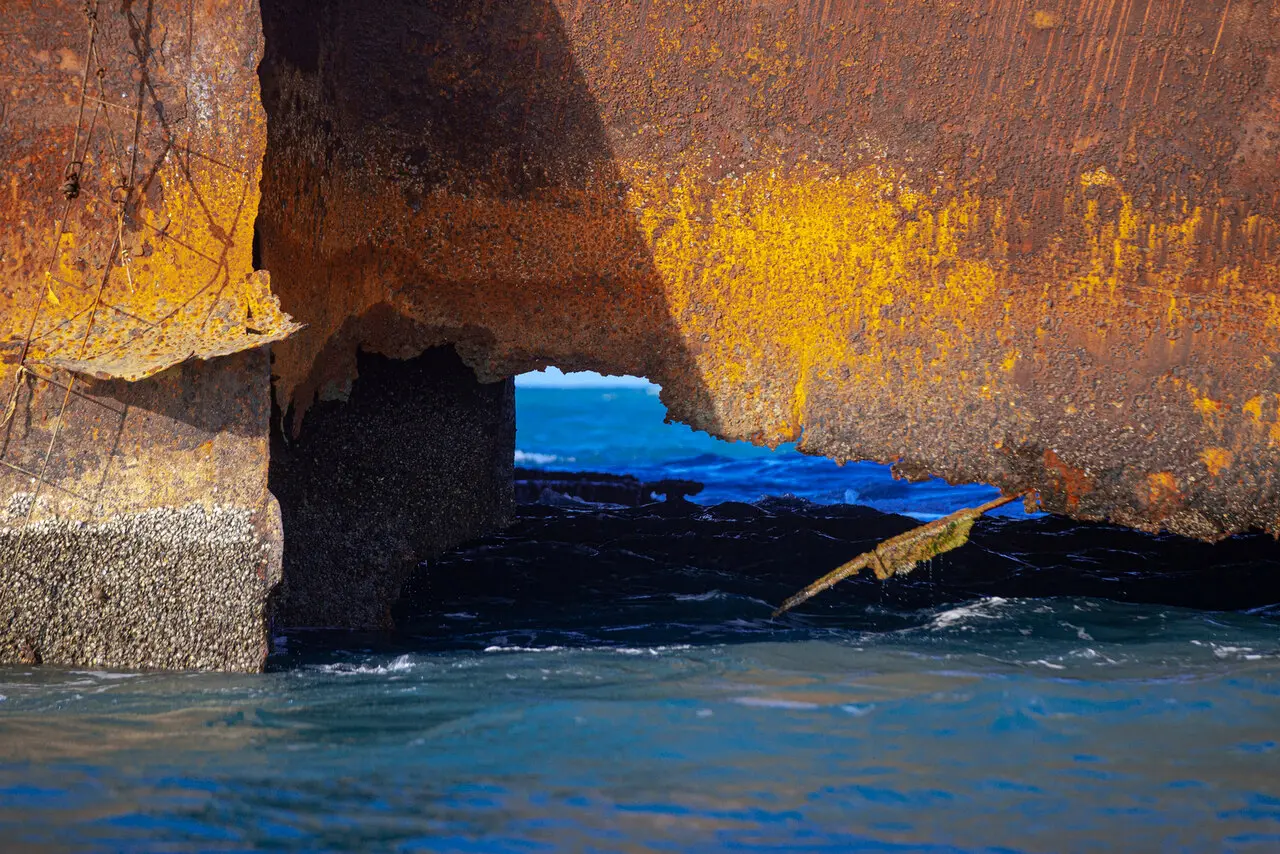 Detalhe de deterioração da base do navio