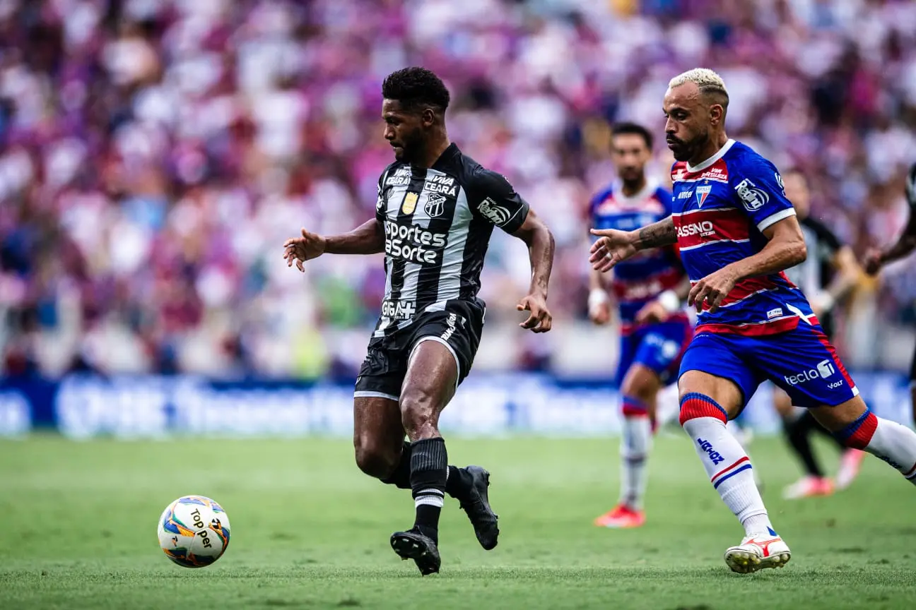 Atletas do Clássico-Rei em ação