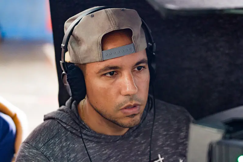 Déo Cardoso no set de 'Cabeça de Nêgo'