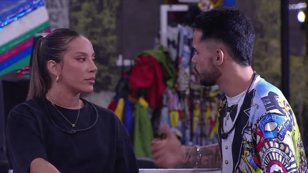 Renata conversa com João Pedro