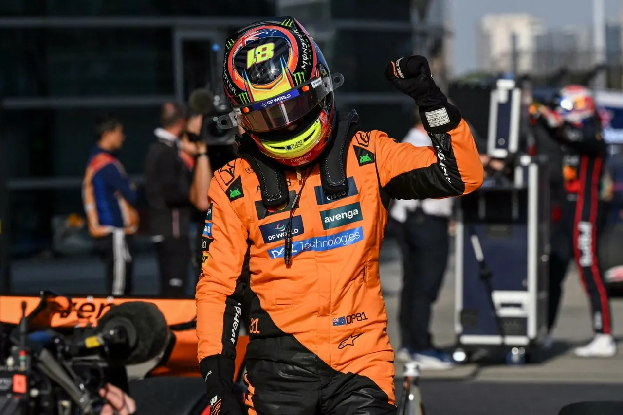 Oscar Piastri comemora pole position no GP da China