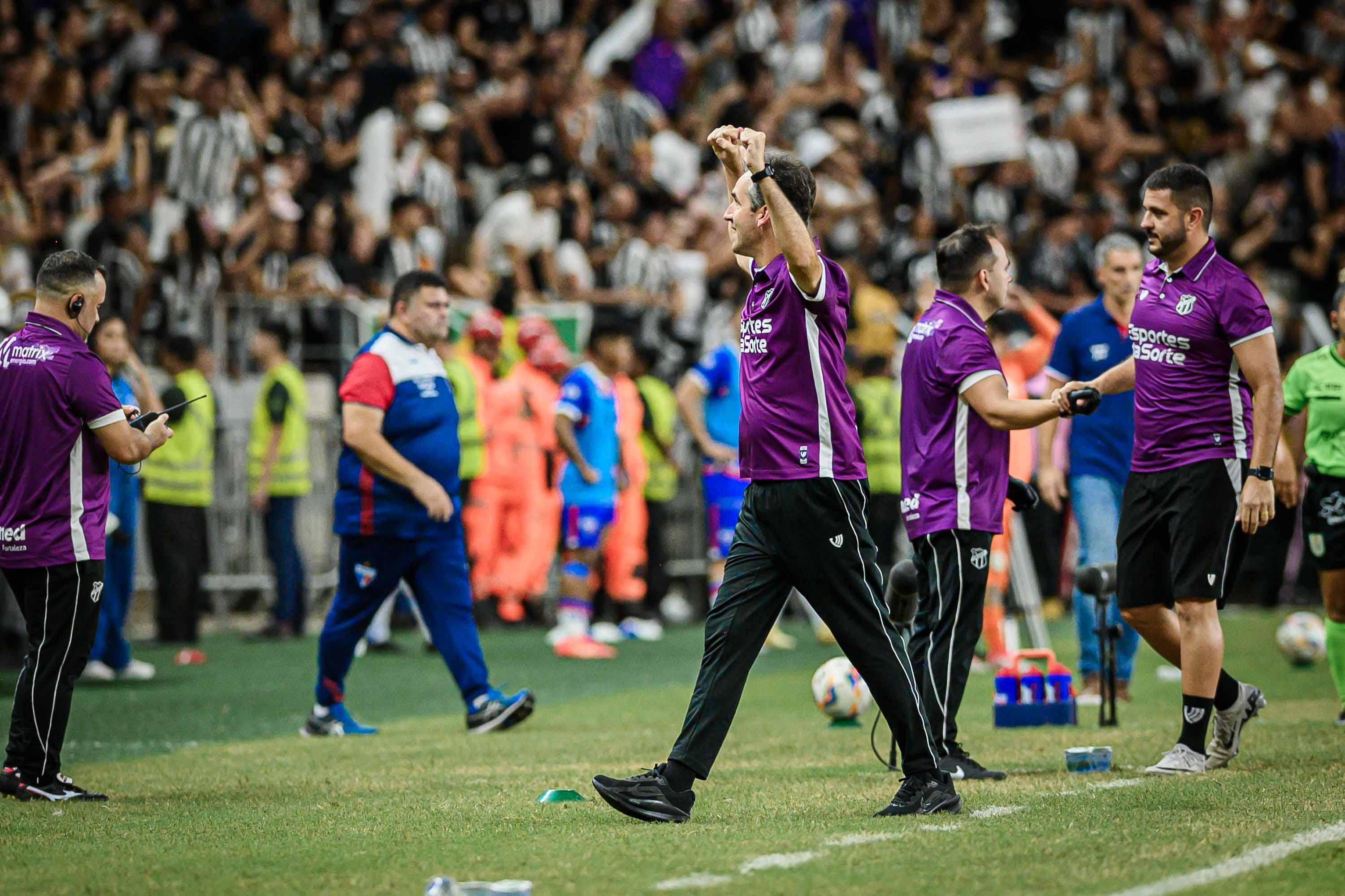 Foto de Léo Condé, treinador do Ceará