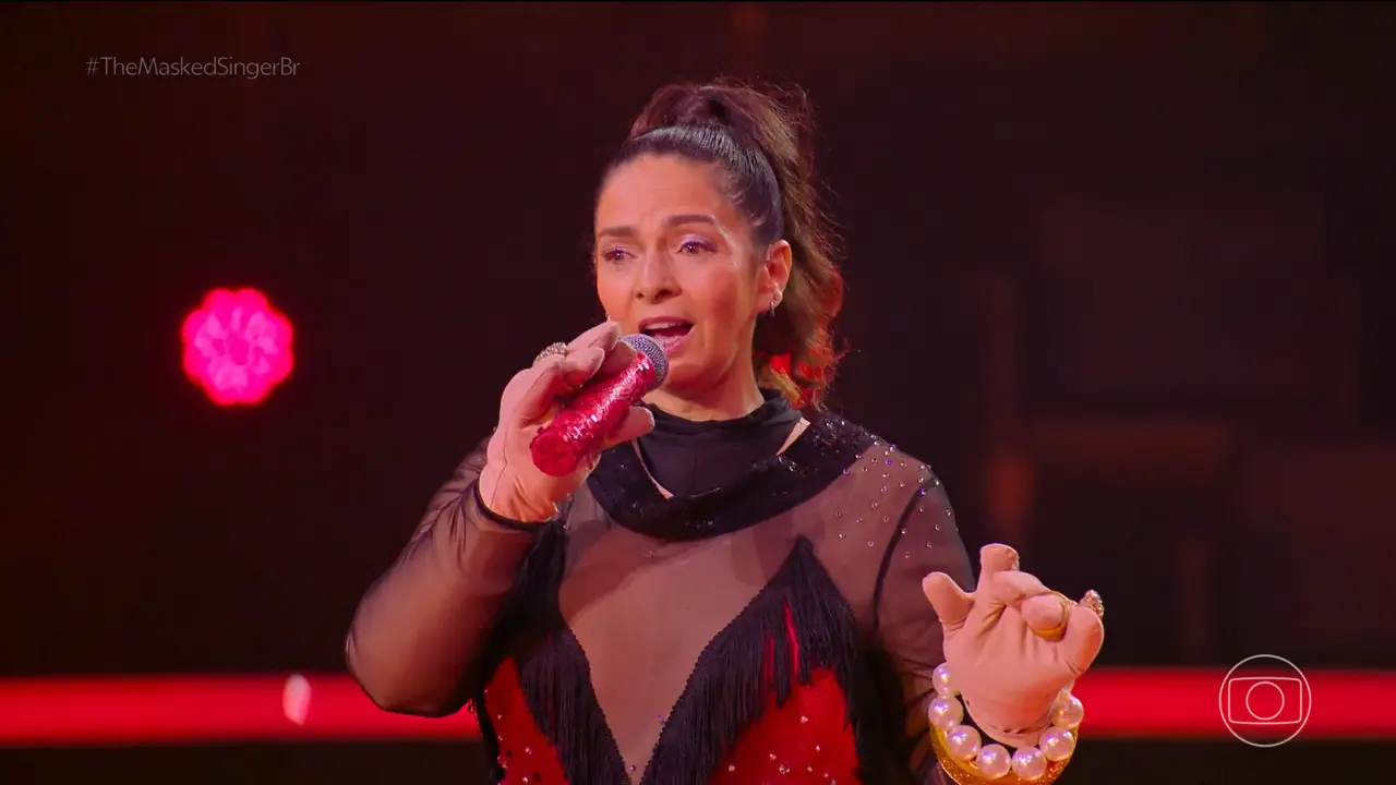 Cláudia Ohana também interpretou 'Ave Maria' e 'Carinhoso' após eliminação