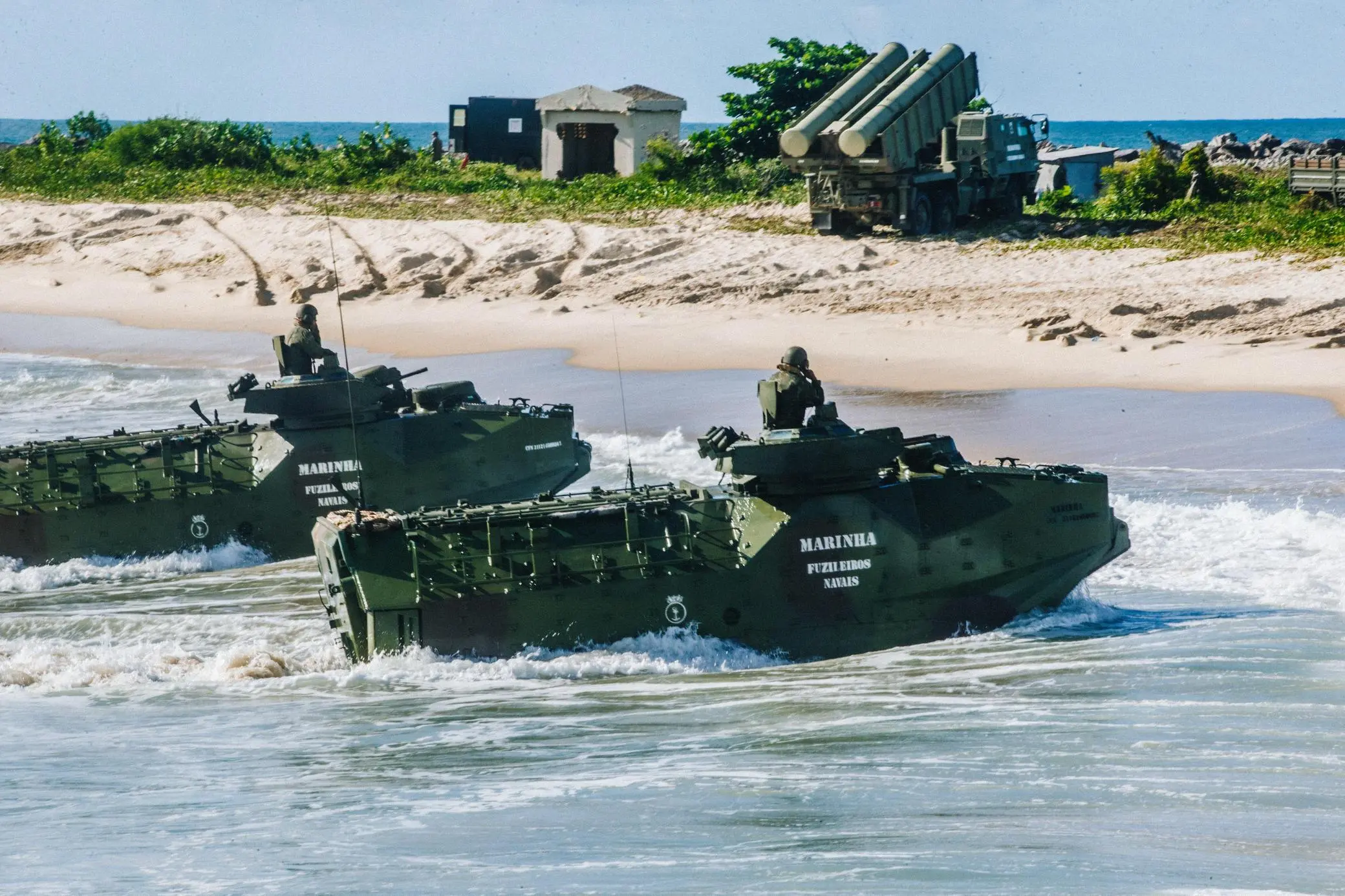 Carros anfíbios foram usados em treinamento