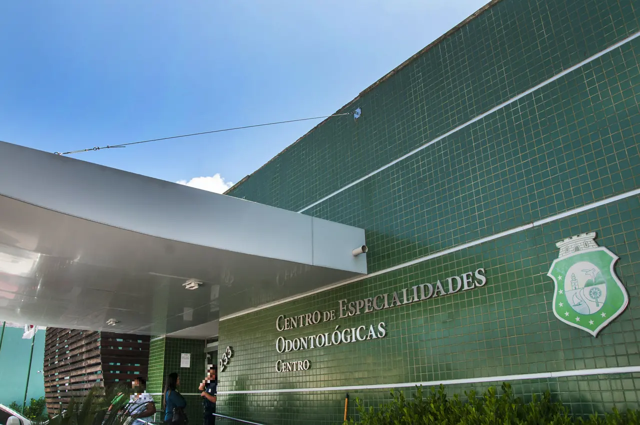 Imagem mostra fachada do Centro de Especialidades Odontológicas (CEO) Centro, localizado na Av. Tristão Gonçalves, em Fortaleza. Vigilante do local foi alvo de uma tentativa de assalto em 24 de março de 2025. Vigilante de unidade de saúde pública é alvo de tentativa de assalto no Centro de Fortaleza