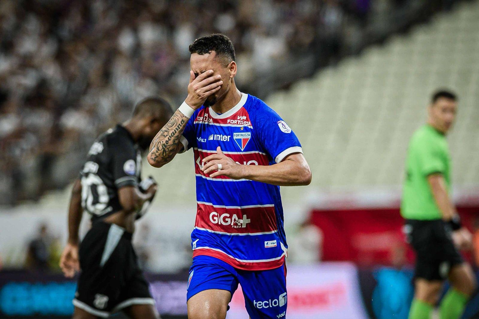 Pikachu, do Fortaleza, lamenta derrota