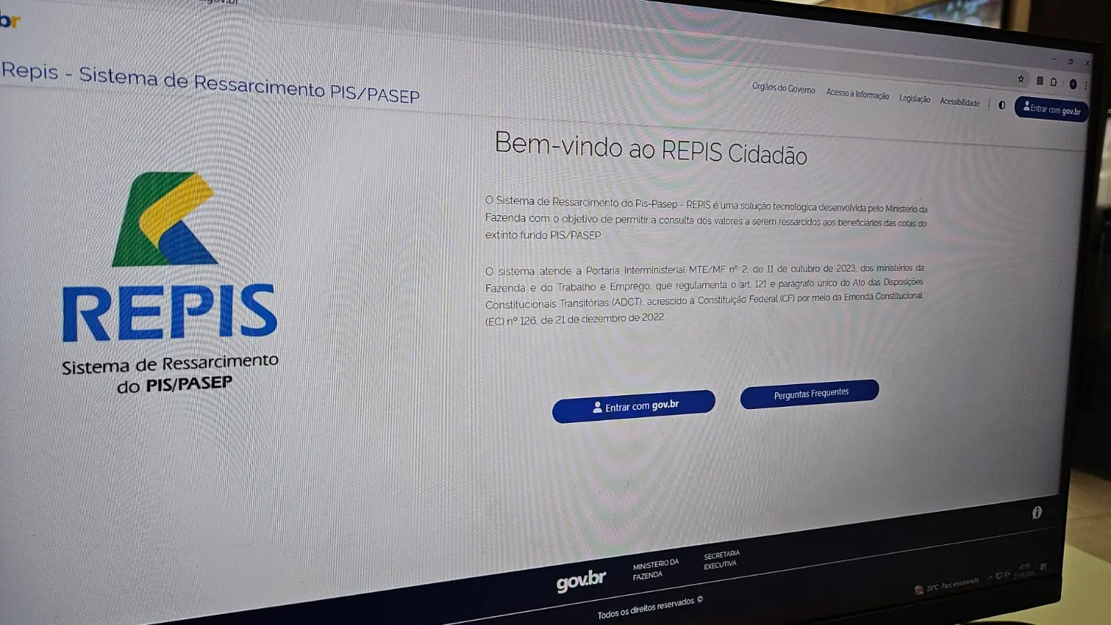 Tela do sistema REPIS, que oferece informações sobre o ressarcimento do PIS/PASEP. A interface apresenta um aviso de boas-vindas e opções de acesso.