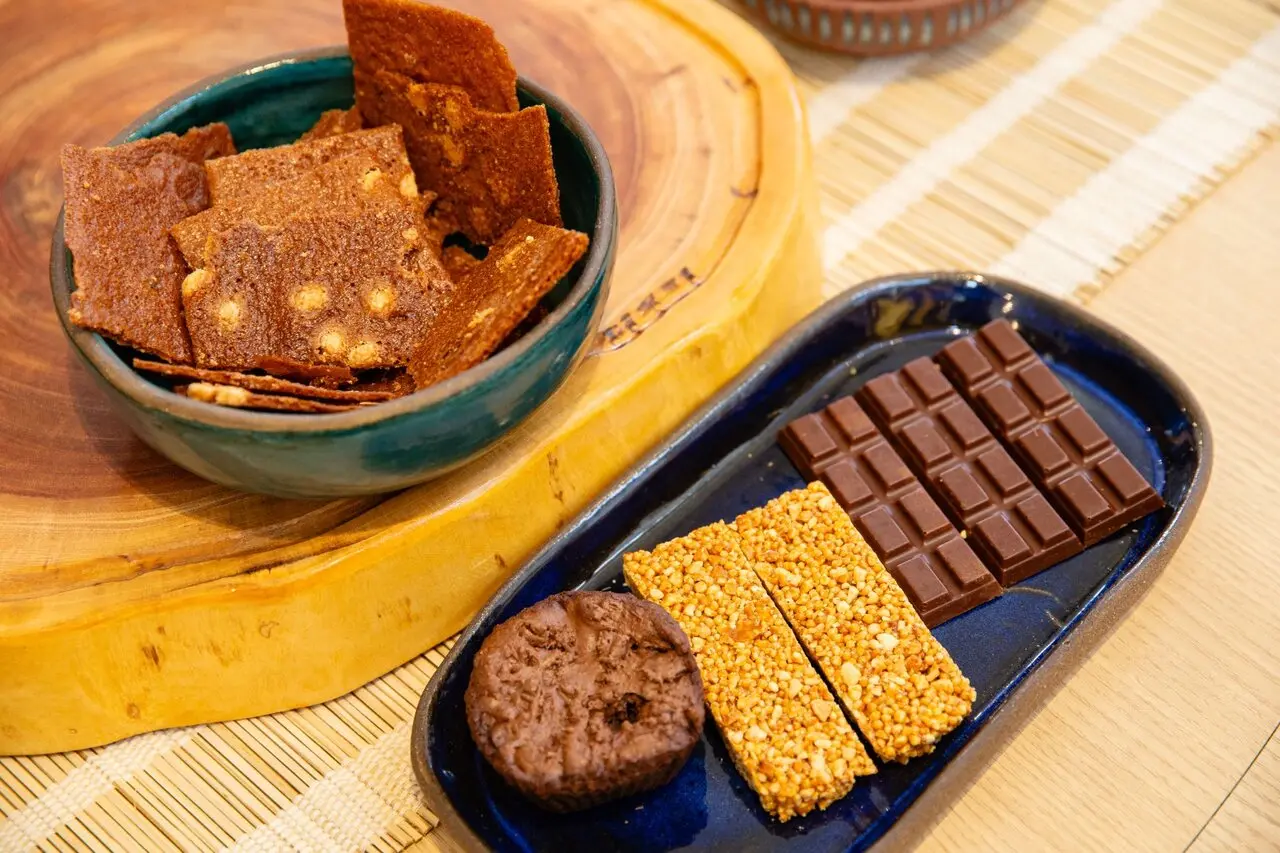 Doces de diversos tipos, entre tradicionais e veganos, estão disponíveis na loja