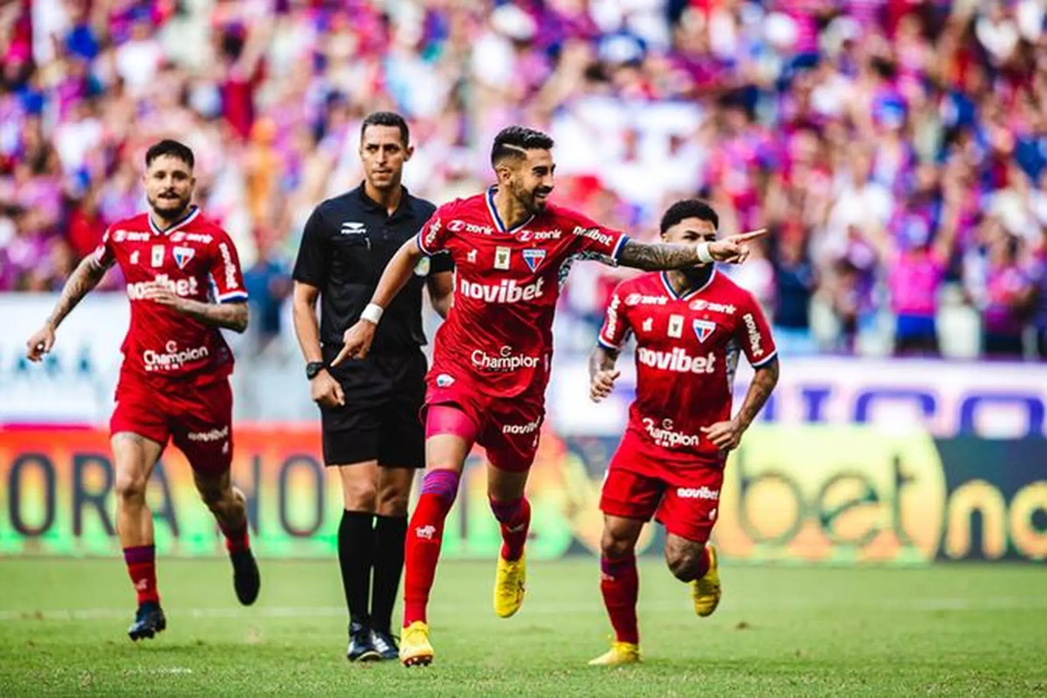 Foto de Lucero na classificação do Fortaleza sobre o Ferroviário em 2023 nas quartas de finais da Copa do Nordeste