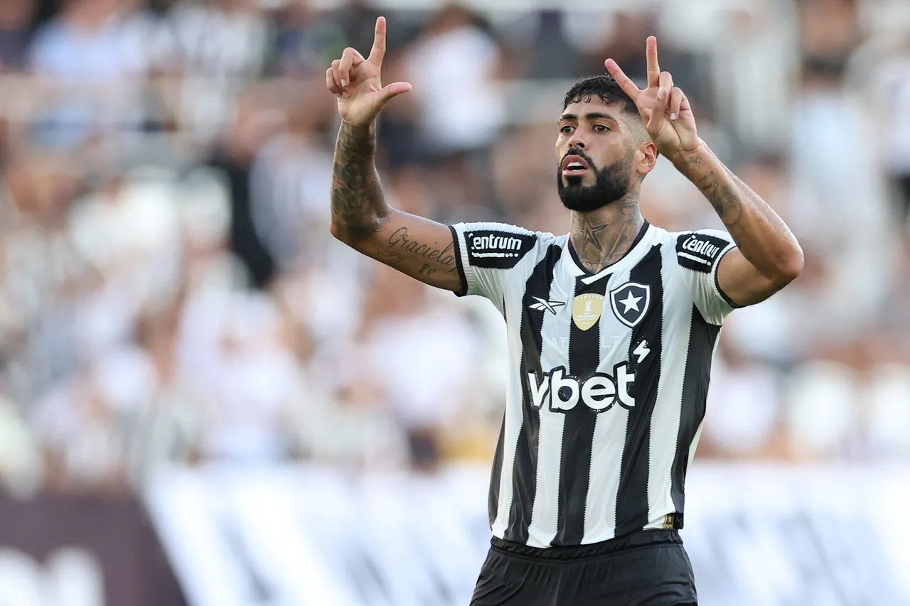 O Botafogo é o atual campeão brasileiro, mas reformulado e de treinador novo, está abaixo dos favoritos
