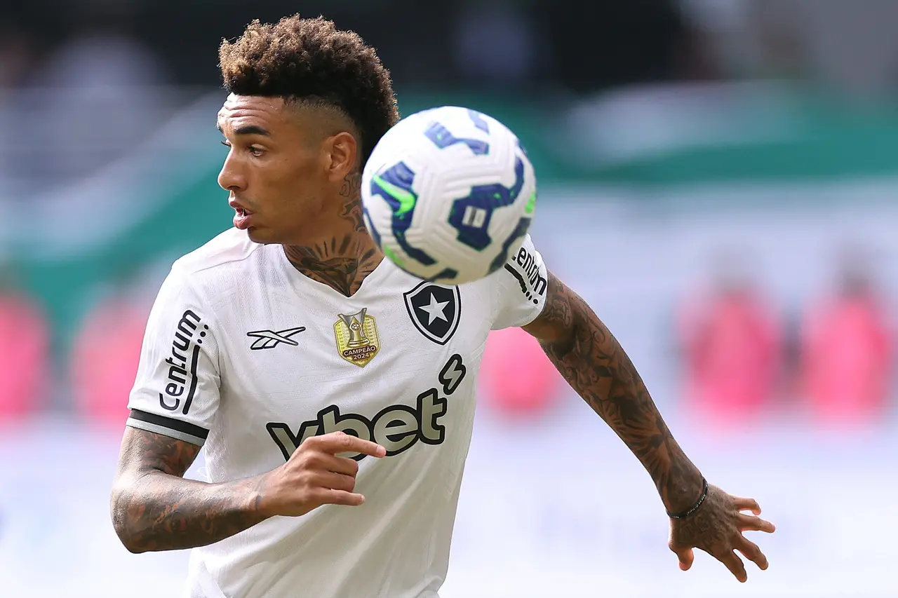 Igor Jesus em ação pelo Botafogo