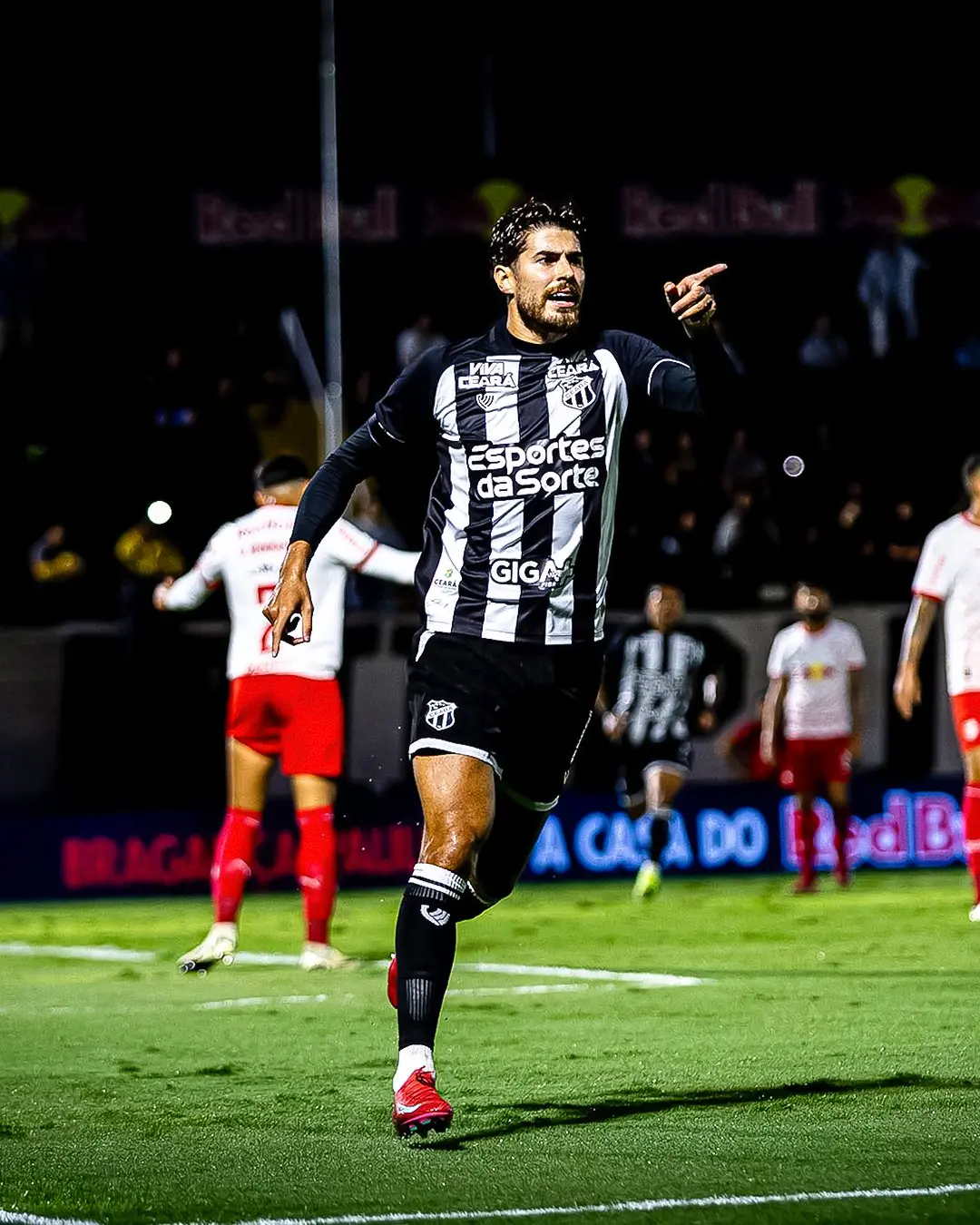 Foto de Pedro Raul em RB Bragantino x Ceará no Brasileirão 2025