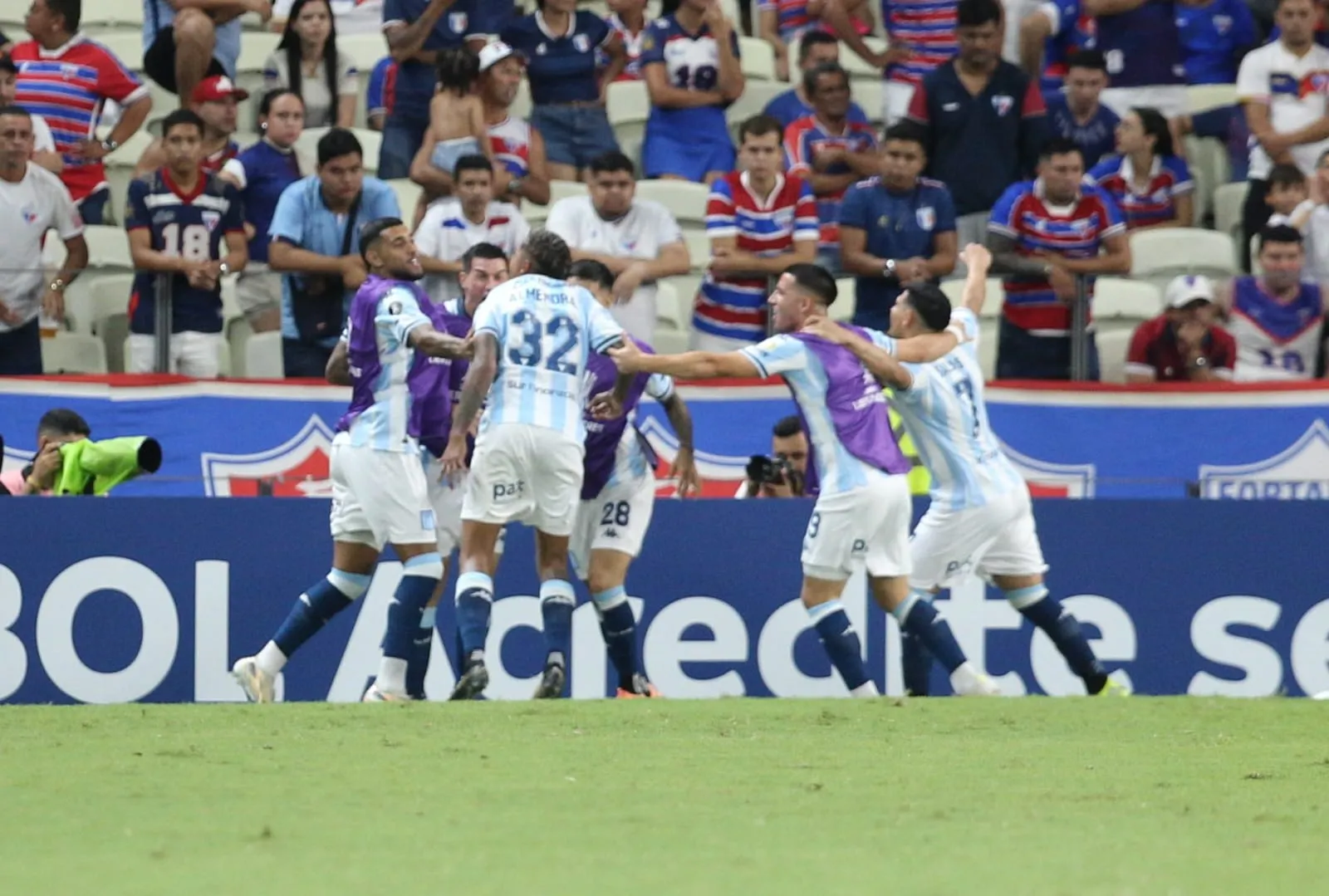 O Racing não tomou conhecimento do Fortaleza e venceu com autoridade na Arena Castelão