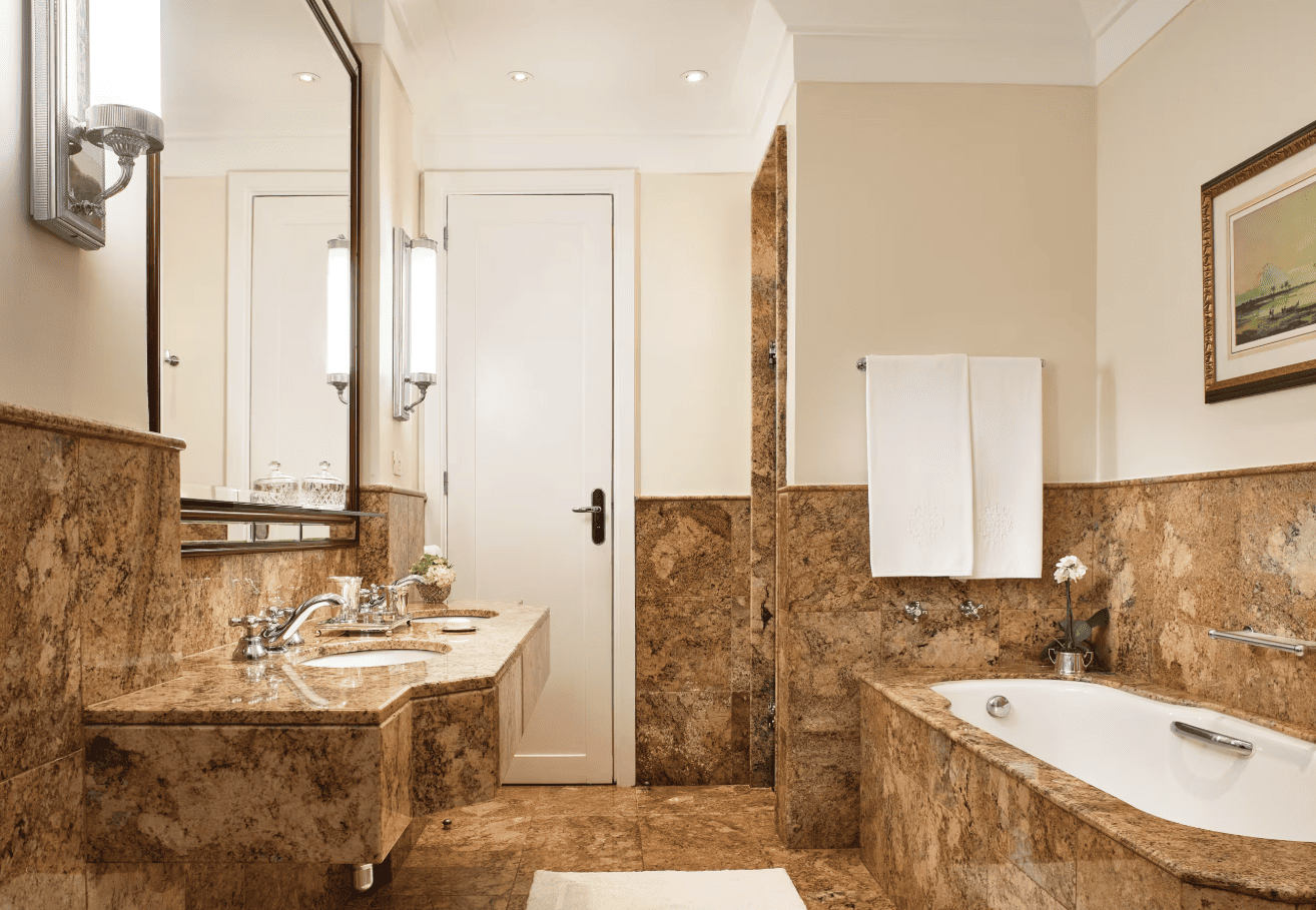 Banheiro da suíte de luxo do Hotel Copacabana Palace