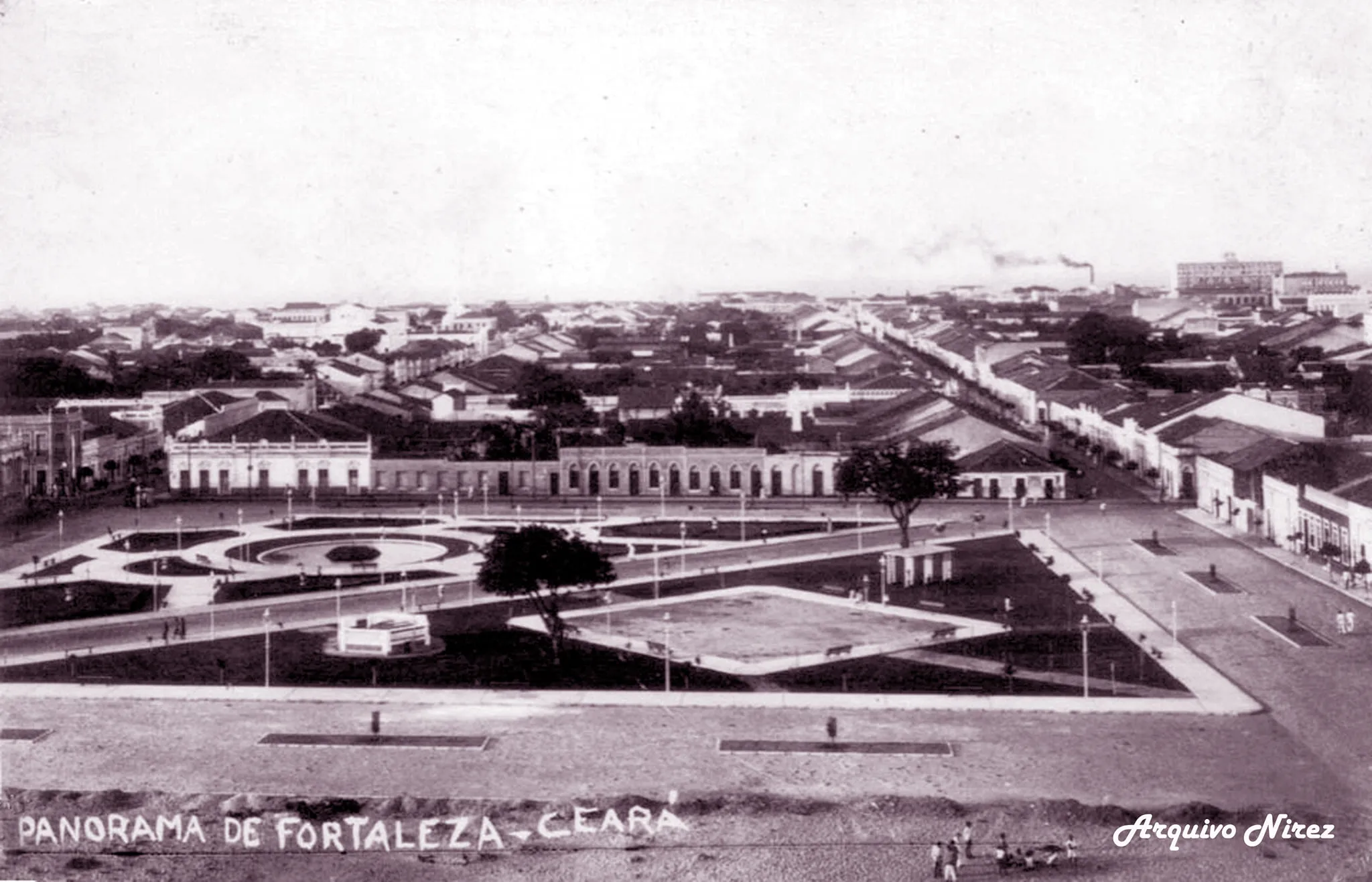 Vista da Praça da Bandeira, no Centro de Fortaleza, de cima das caixas d'água