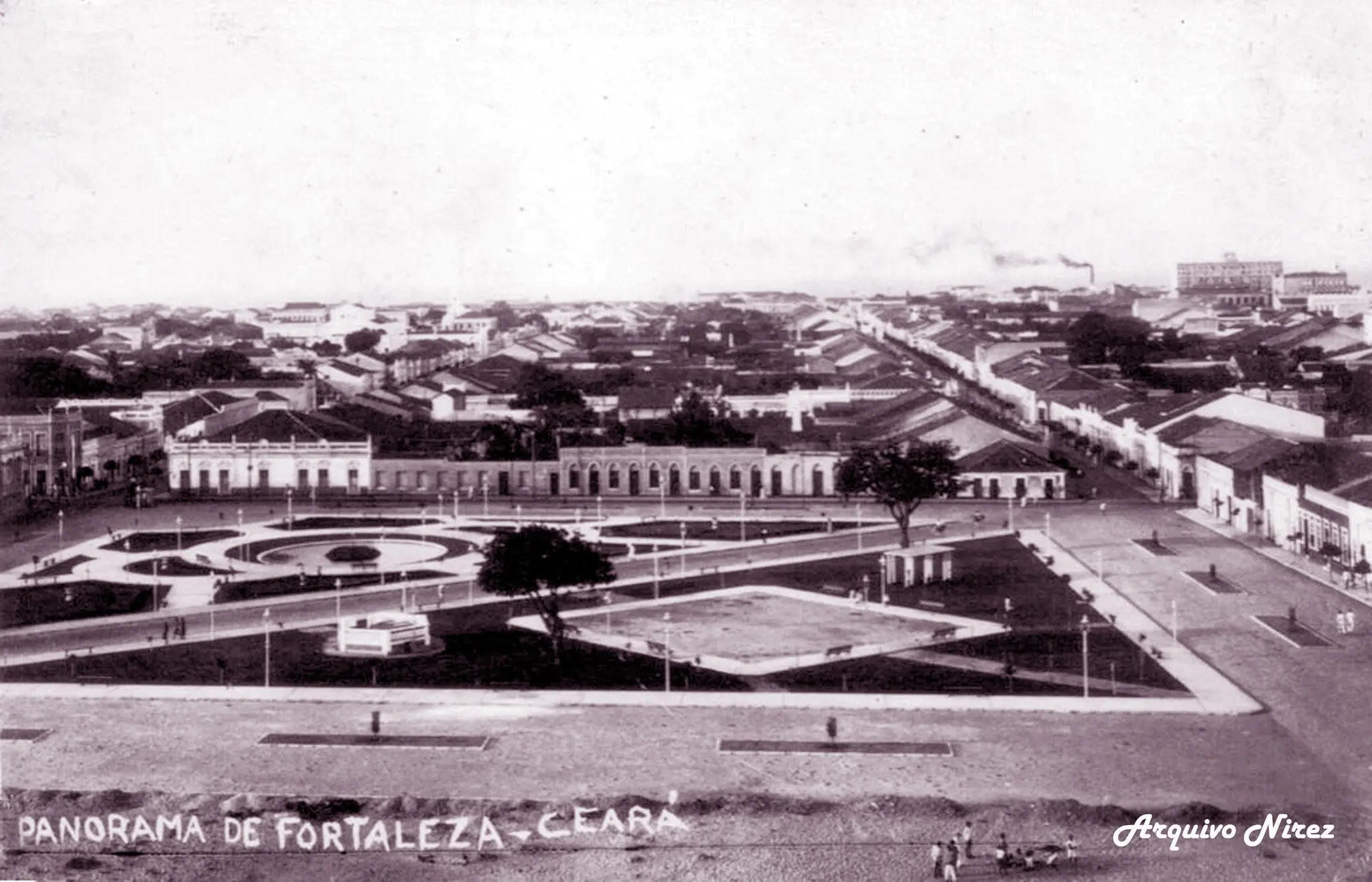Foto antiga da Praça da Bandeira em Fortaleza