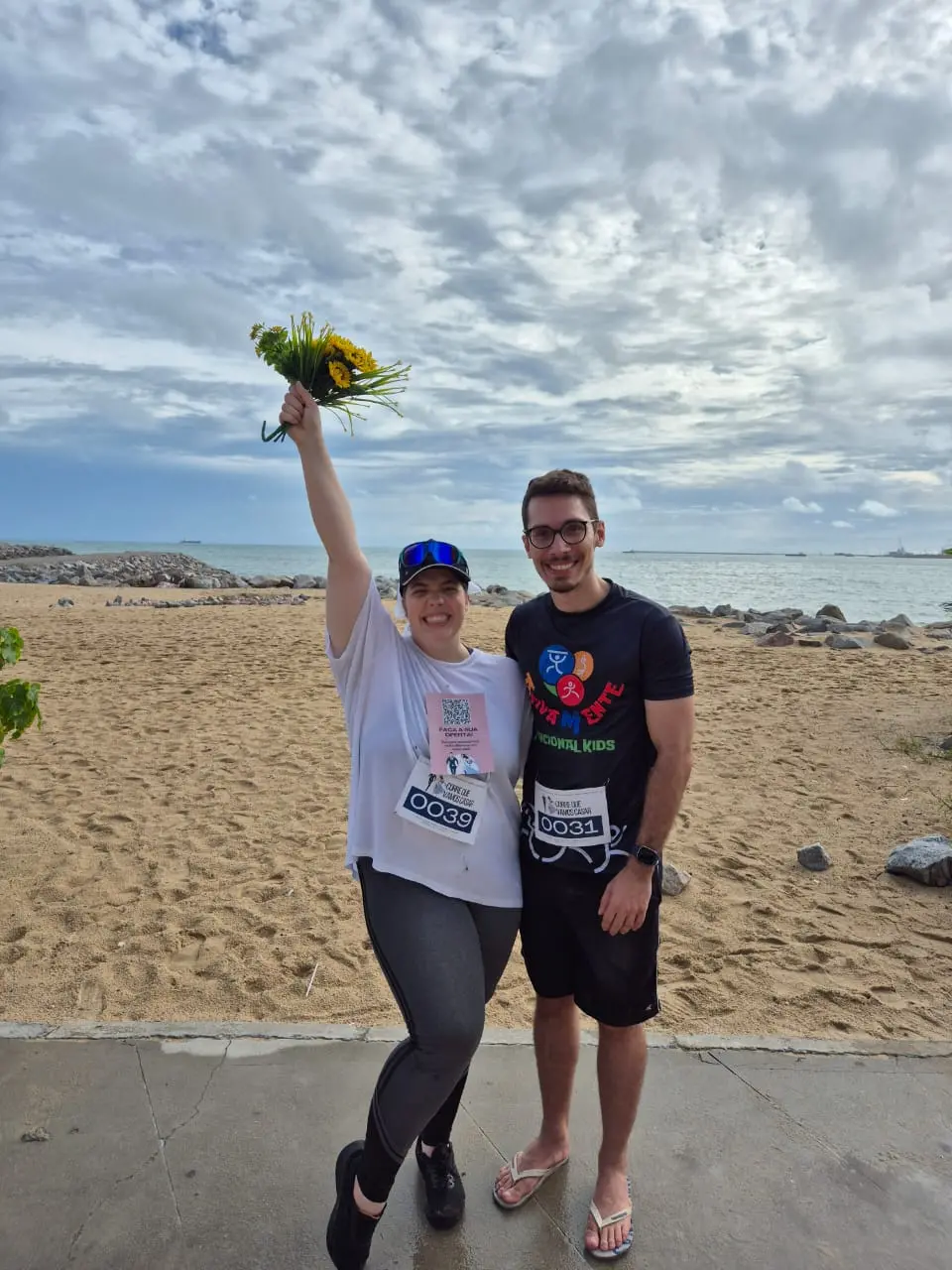 Casal na avenida Beira Mar