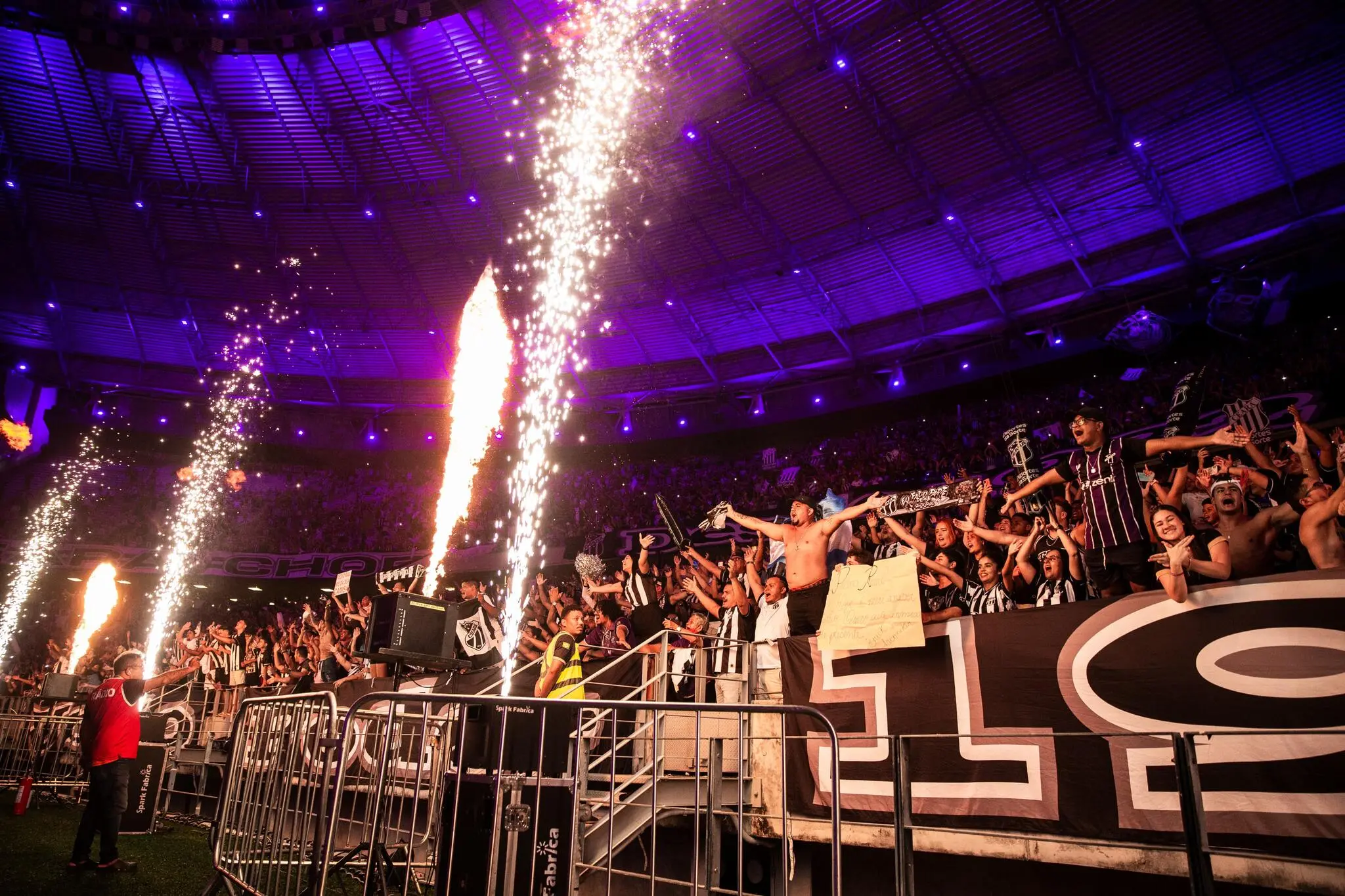 Foto da festa da torcida do Ceará na estreia como mandante da Série A