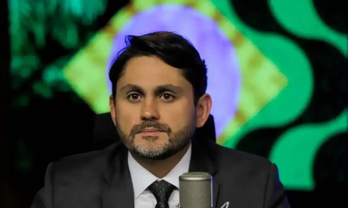 Foto do ministro das Comunicações Juscelino Filho, que foi denunciado ao STF por suspeita de desvio em emendas
