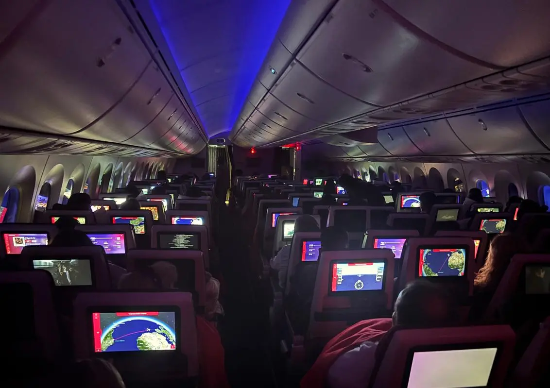 Configuração 3-3-3 do Boeing 787-9, 2 corredores