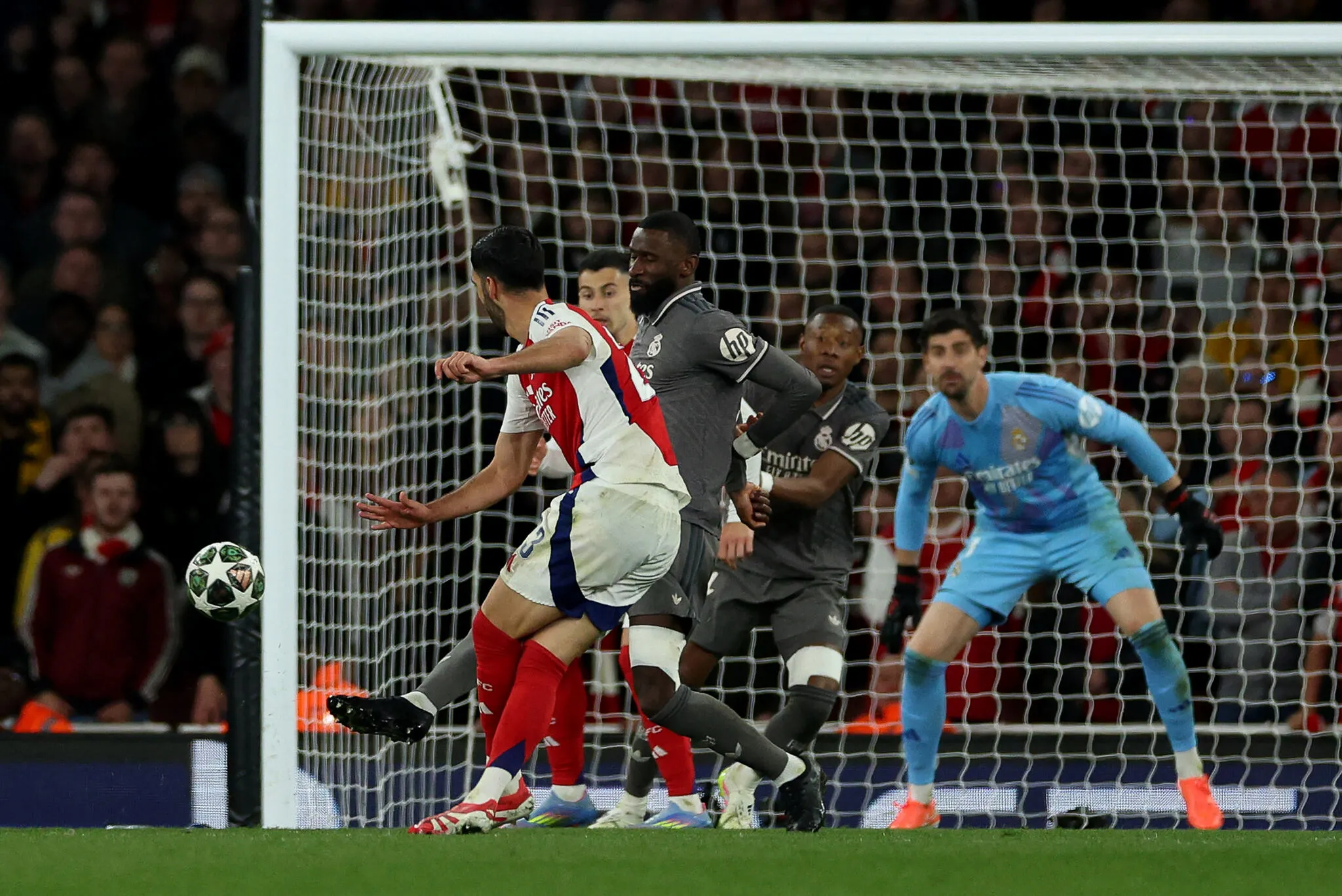 Mikel Merino fez o terceiro gol da partida e sacramentou a vitória dos Gunners