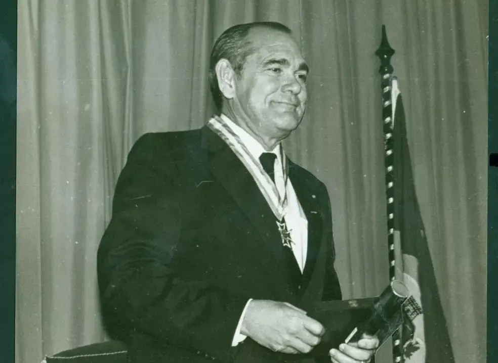 Imagem mostra empresário cearense Edson Queiroz, que foi teve o centenário homenageado pelo Congresso Nacional em 9 de abril de 2025