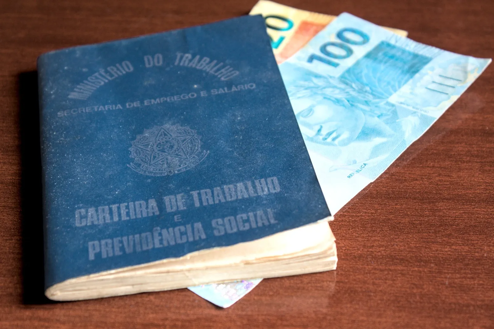 A igualdade salarial entre homens e mulheres é garantida por lei desde a Consolidação das Leis Trabalhistas (CLT), sancionada em 1943
