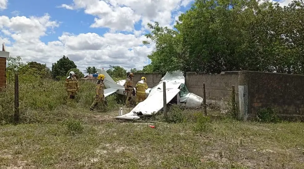 Imagem de avião que caiu na paraíba