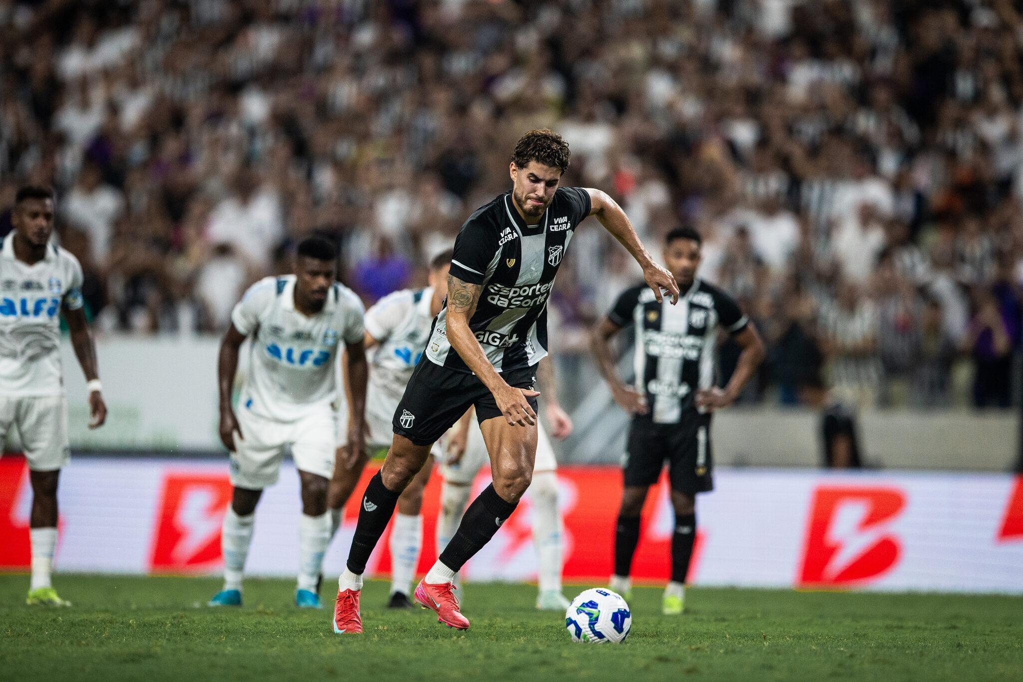 Foto de Pedro Raul, que está emprestado pelo Corinthians ao Ceará