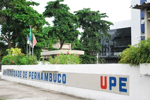 Fachada da Universidade de Pernambuco para matéria sobre concurso da UPE em 2025