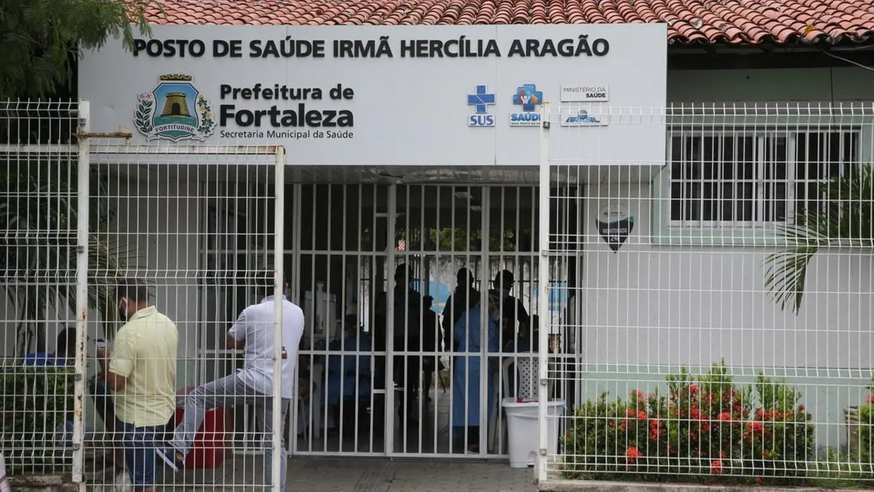 Fachada de posto de saúde de Fortaleza para matéria sobre seleção pública para diretores de postos, CAPS e hospitais