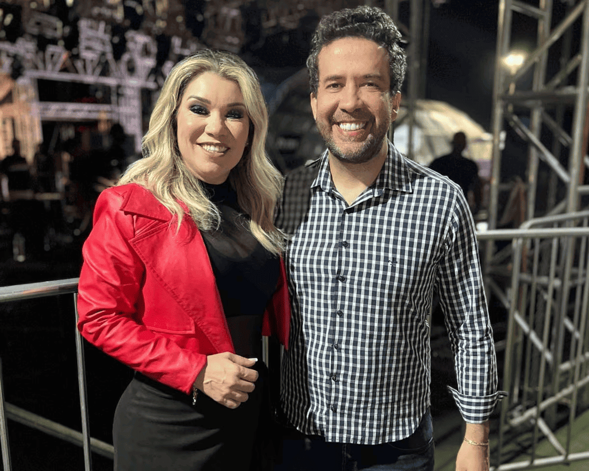 Na foto está André Janones e Leandra Guedes, ex-namorada e atual prefeita de Ituiutaba