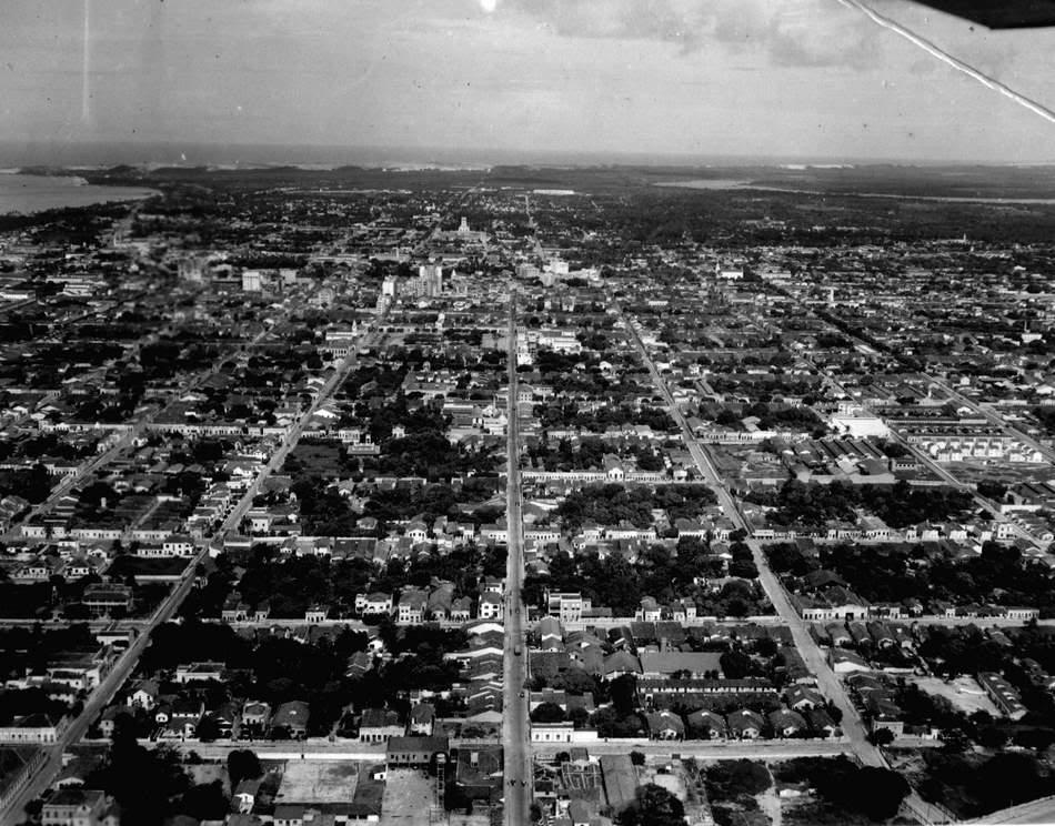Foto antiga em preto e branco com vista aérea da cidade de Fortaleza na década de 1930