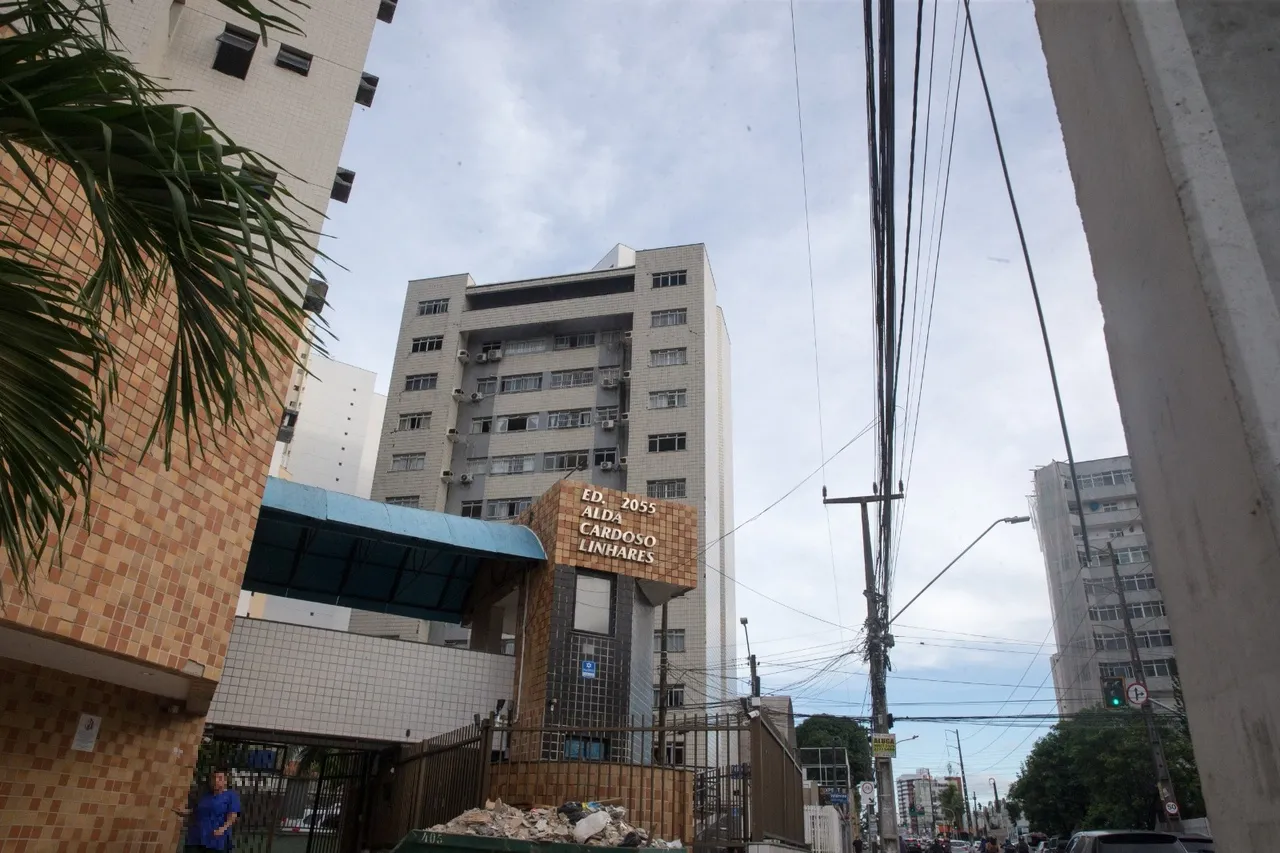 Edifício Alda Cardoso Linhares também sofre com falta de manutenção adequada na estrutura e elevadores, segundo moradores