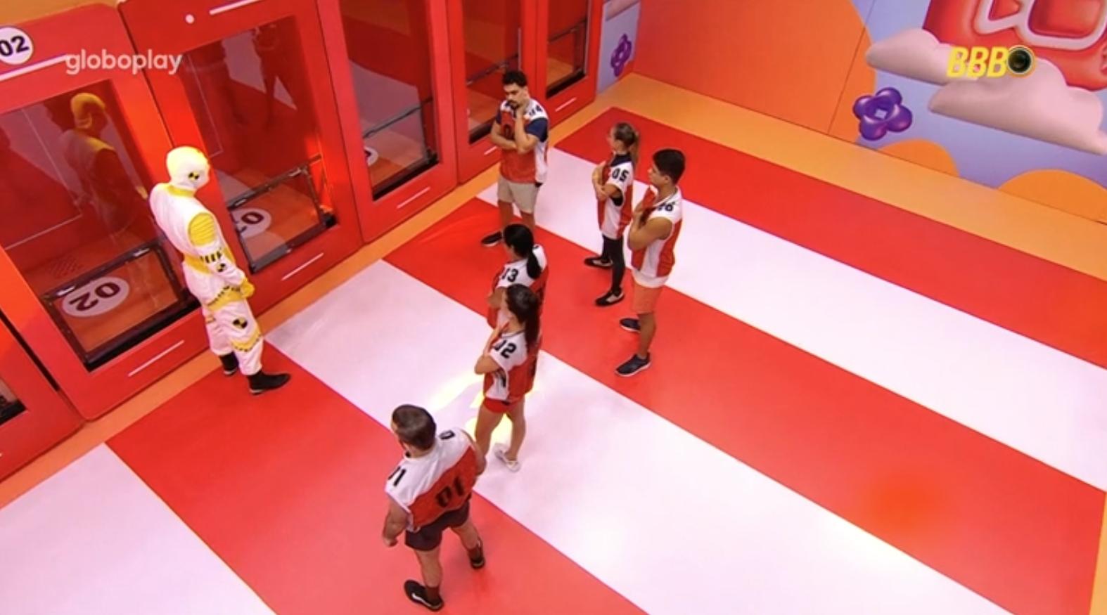 Imagem dos participantes se preparando para a Prova do Anjo, no BBB 25, na tarde desta sexta-feira (11)