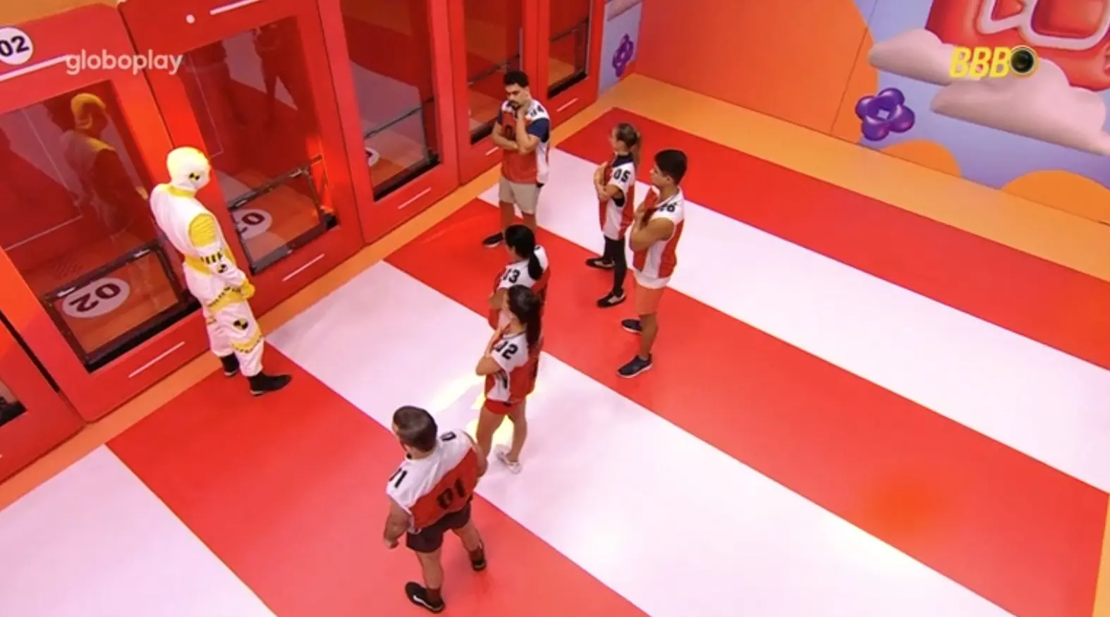 Imagem dos participantes se preparando para a Prova do Anjo, no BBB 25, na tarde desta sexta-feira (11)