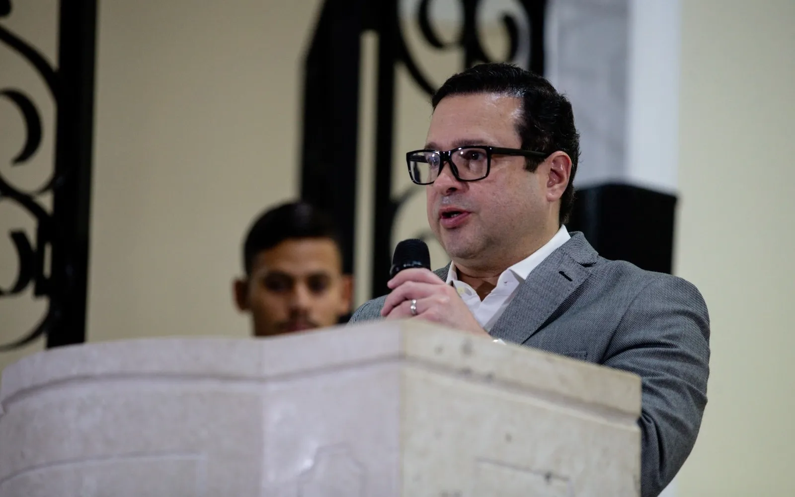 Igor Queiroz Barroso discursou durante a missa em homenagem ao centenário de seu avô, Edson Queiroz