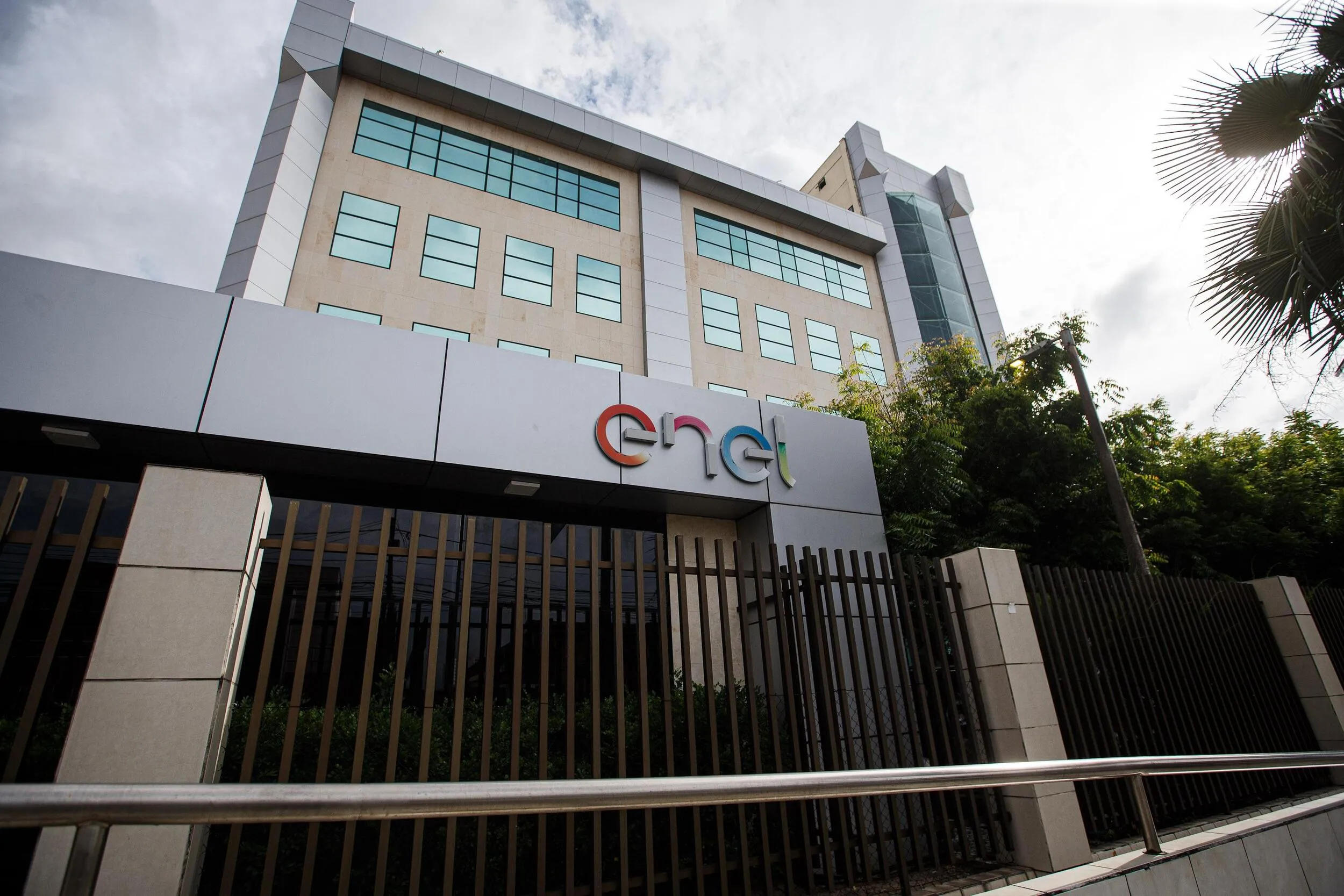 Fachada da sede da Enel Ceará, em Fortaleza