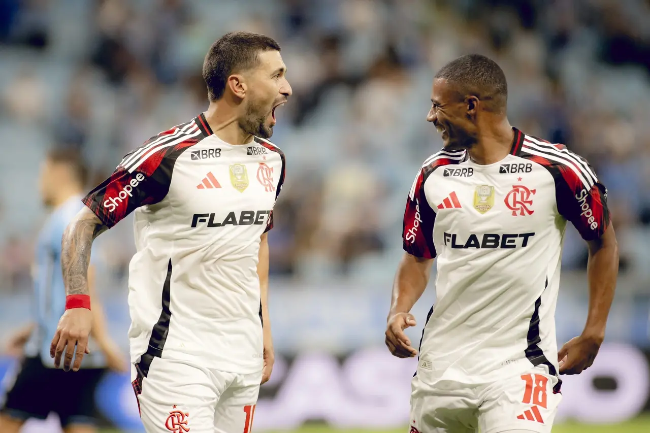 Atletas do Flamengo comemoram gols