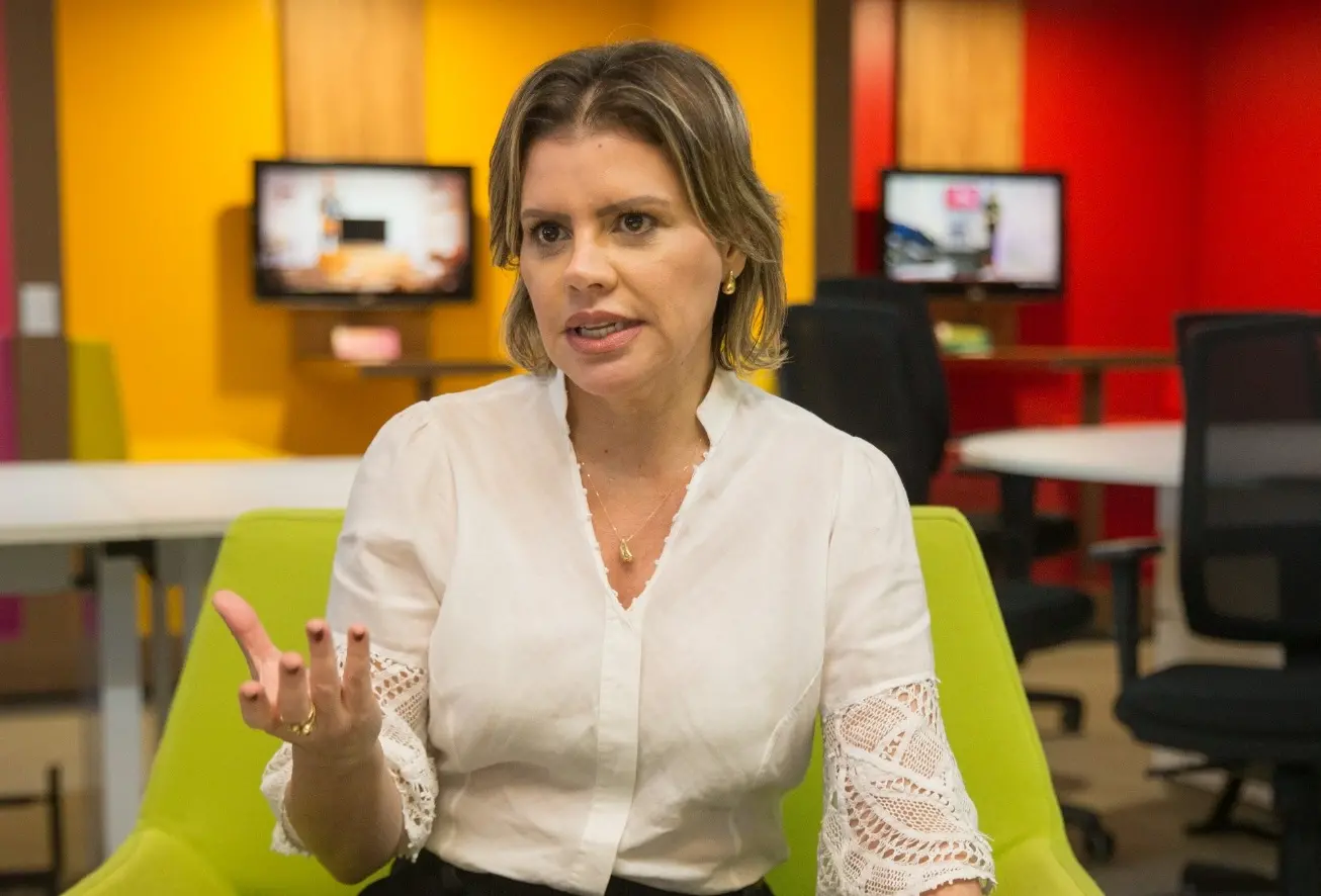 Prefeita de Beberibe, Michele Queiroz, fala do destino das barracas de praia de Morro Branco